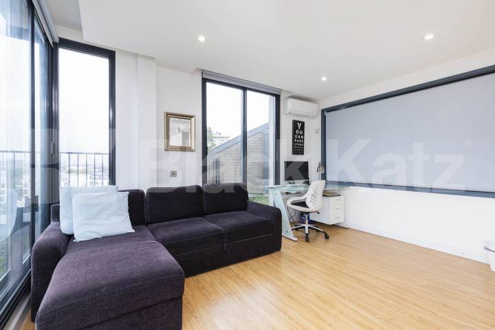 Stunning spacious 1 bed penthouse by Regents Park   Cubitt Court, Park Village East , Camden / Regents Park